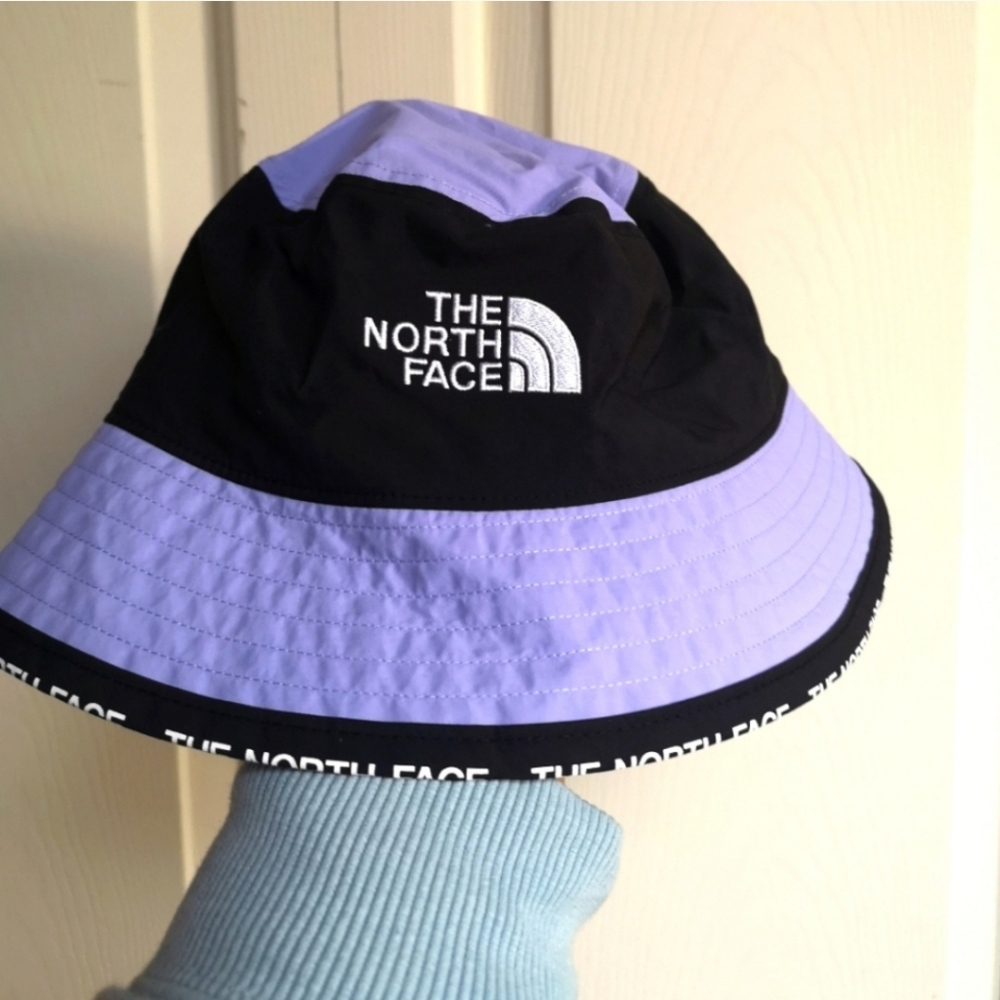 The North Face purple bucket hat - Picture 3 of 6